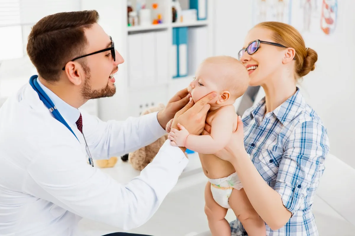 AdobeStock_111893810 mother and baby on reception at the child pediatrician